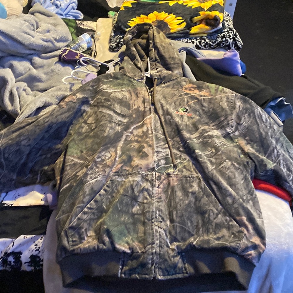 It an XL mossy oak winter jacket with hood.